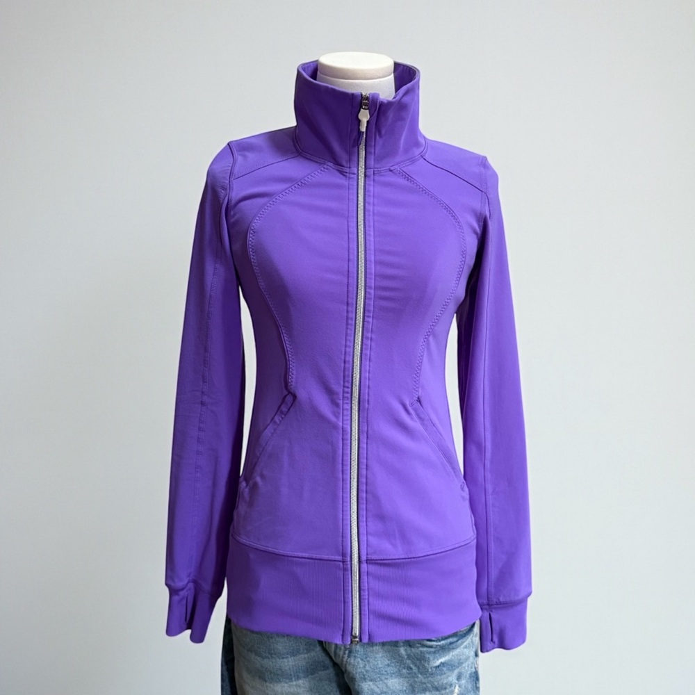 Lululemon Women's Purple Zip Up Fitted Jacket! Size 4!